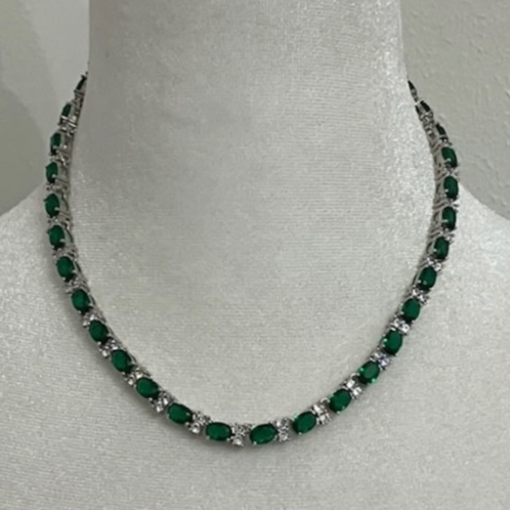 NWT Elegant Green & White Cubic Zirconia Necklace 16 inches - Picture 2 of 7